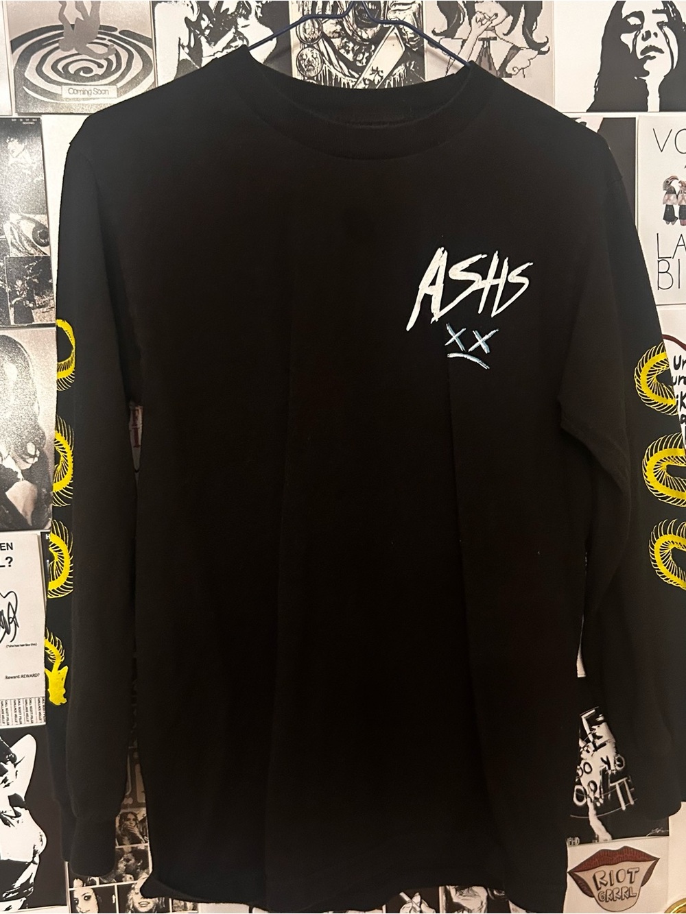 Ashs Alyssa Reid Black Long-Sleeve Graphic Tee Concert